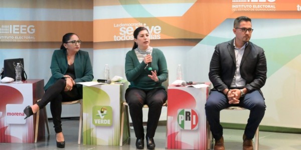 Exponen pendientes para lograr democracia más incluyente