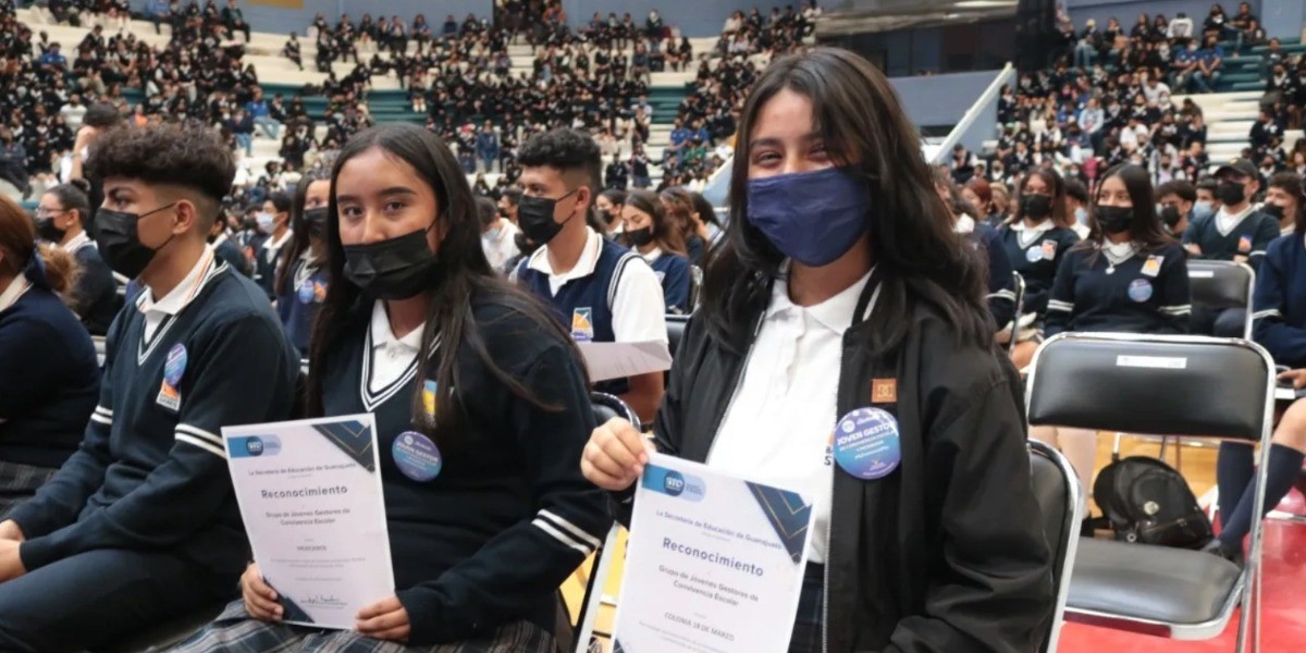 Rinden protesta alumnos como gestores de convivencia escolar