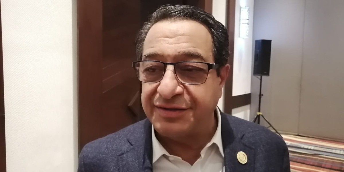 Pide Salim a notarios no abusar del poder que les confiere el Estado