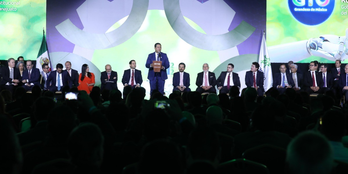 Urge gobernador a modificar oferta educativa hacia automatización y programación