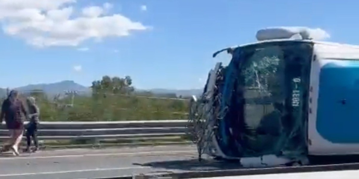 Fallecen dos en accidente de Unebus en la Silao-León