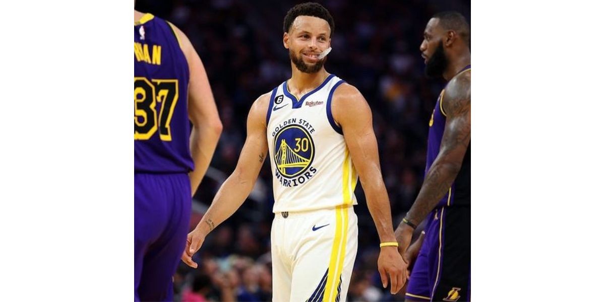 Warriors comenzó el torneo sacudiendo a Lakers
