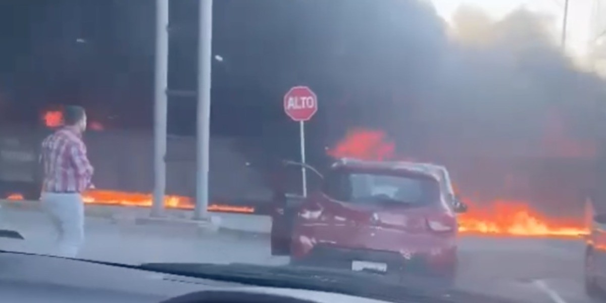 Conductor intenta ganarle al tren y estalla pipa en Aguascalientes