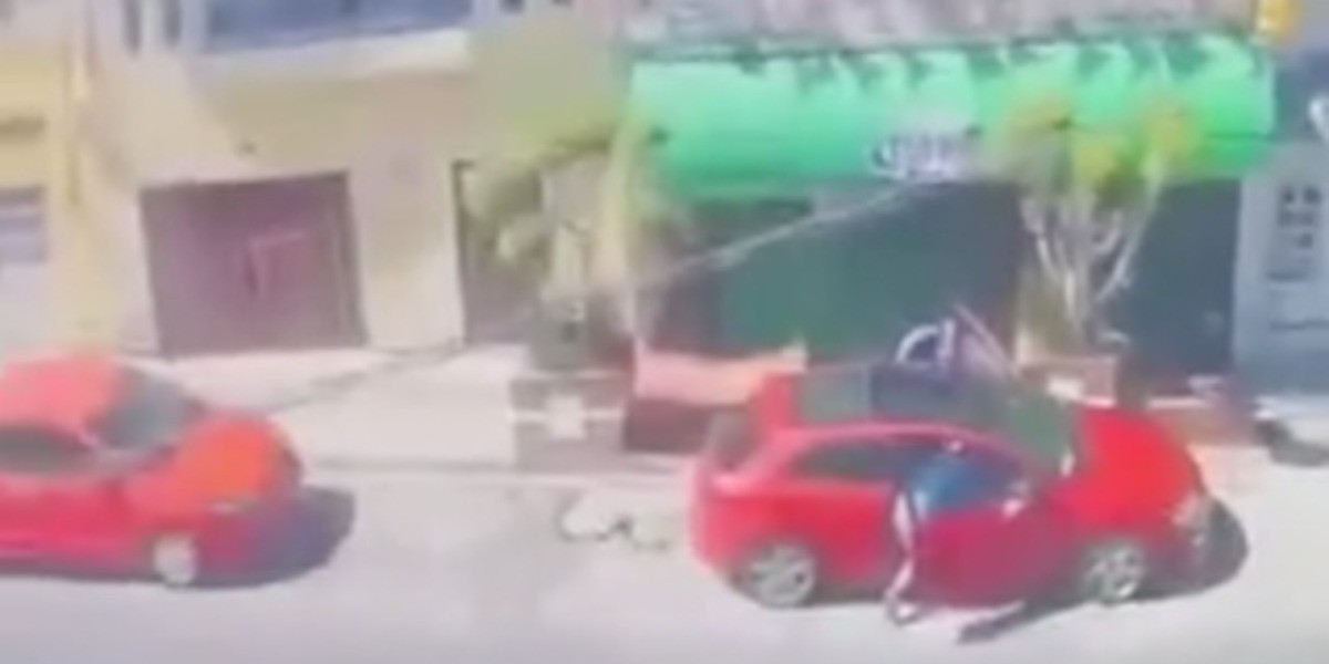 Asaltan a cliente bancario a punta de pistola