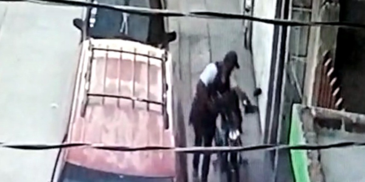 Se roba motocicleta a empujones en Valle de la Luz