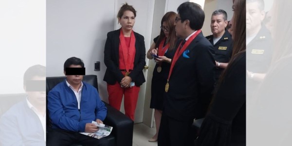 Tras destitución de presidente peruano, asume el cargo Dina Boluarte
