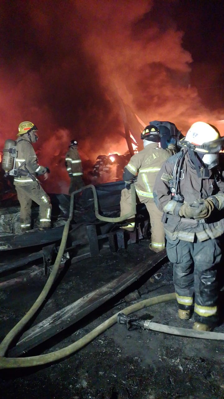 Arde recicladora en Silao