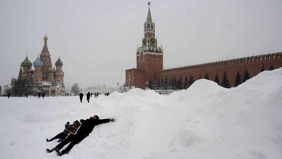 Queda Moscú 'sepultada' por la nieve