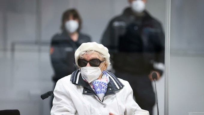 Condenan a exsecretaria nazi de 97 años