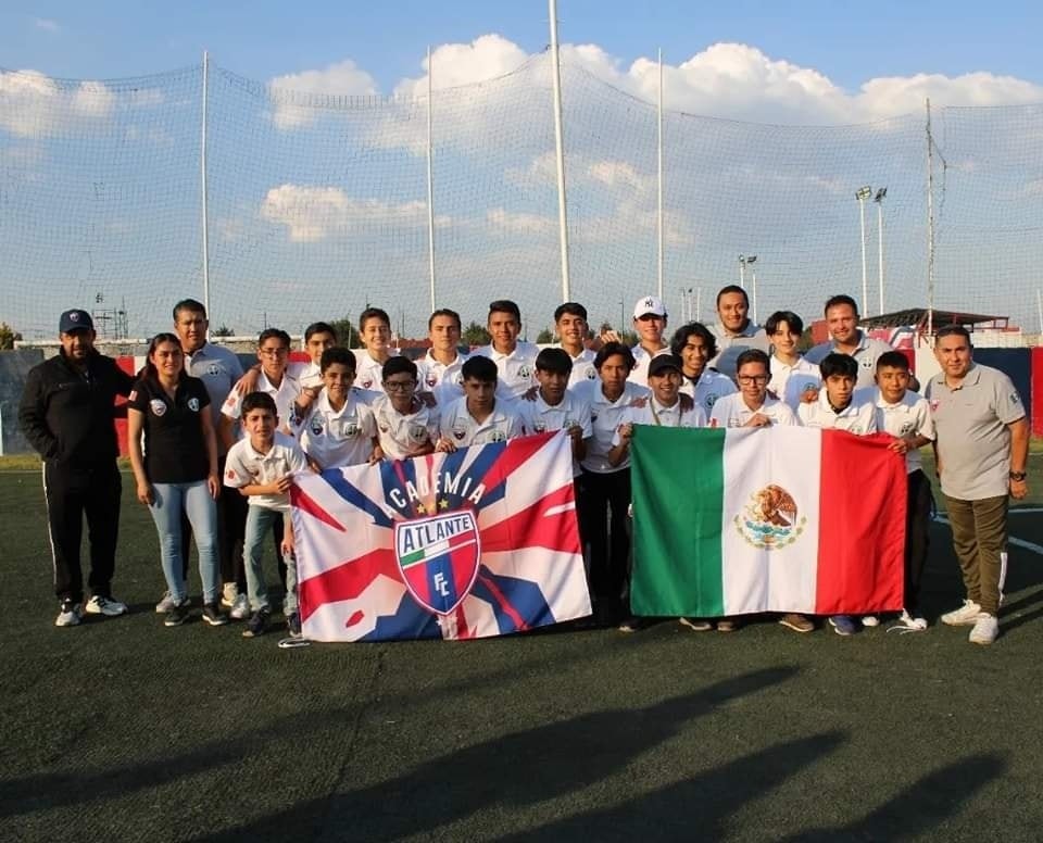 Regresan a México futbolistas varados en Perú