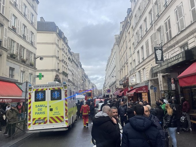 Tiroteo en París deja tres muertos