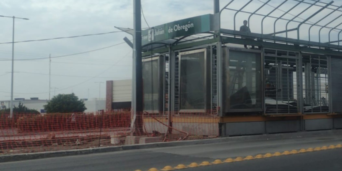 Alistan renovación de dos paraderos en López Mateos