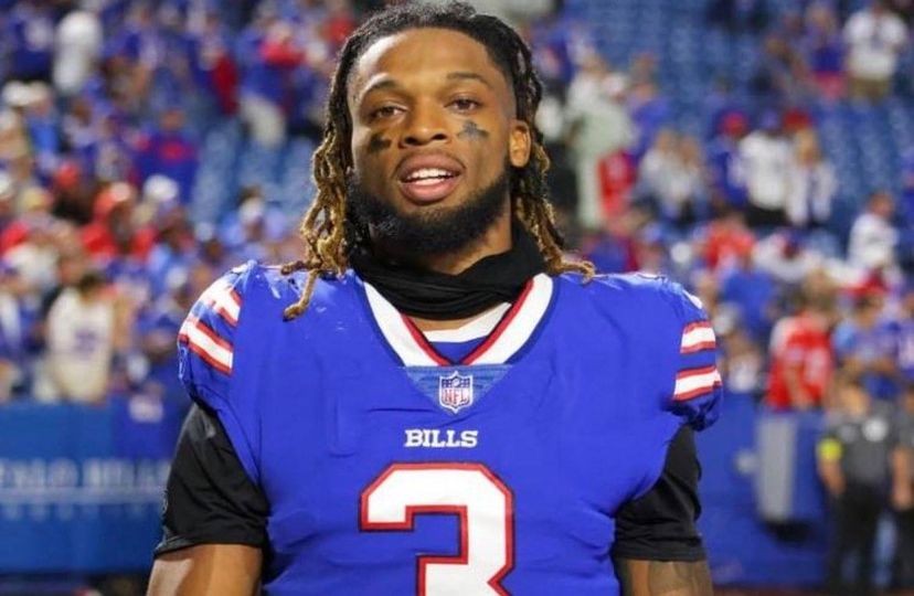 Mejora Damar Hamlin, abrió los ojos