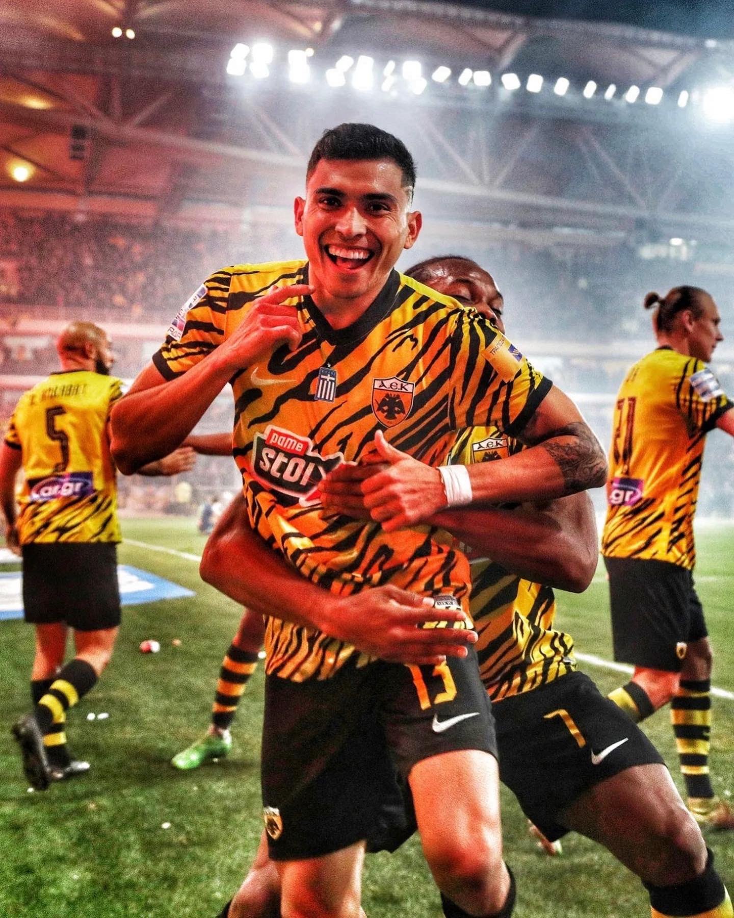 AEK buscaría extender vínculo con Orbelín Pineda
