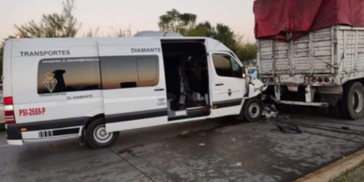 Deja choque de camioneta 10 trabajadores lesionados