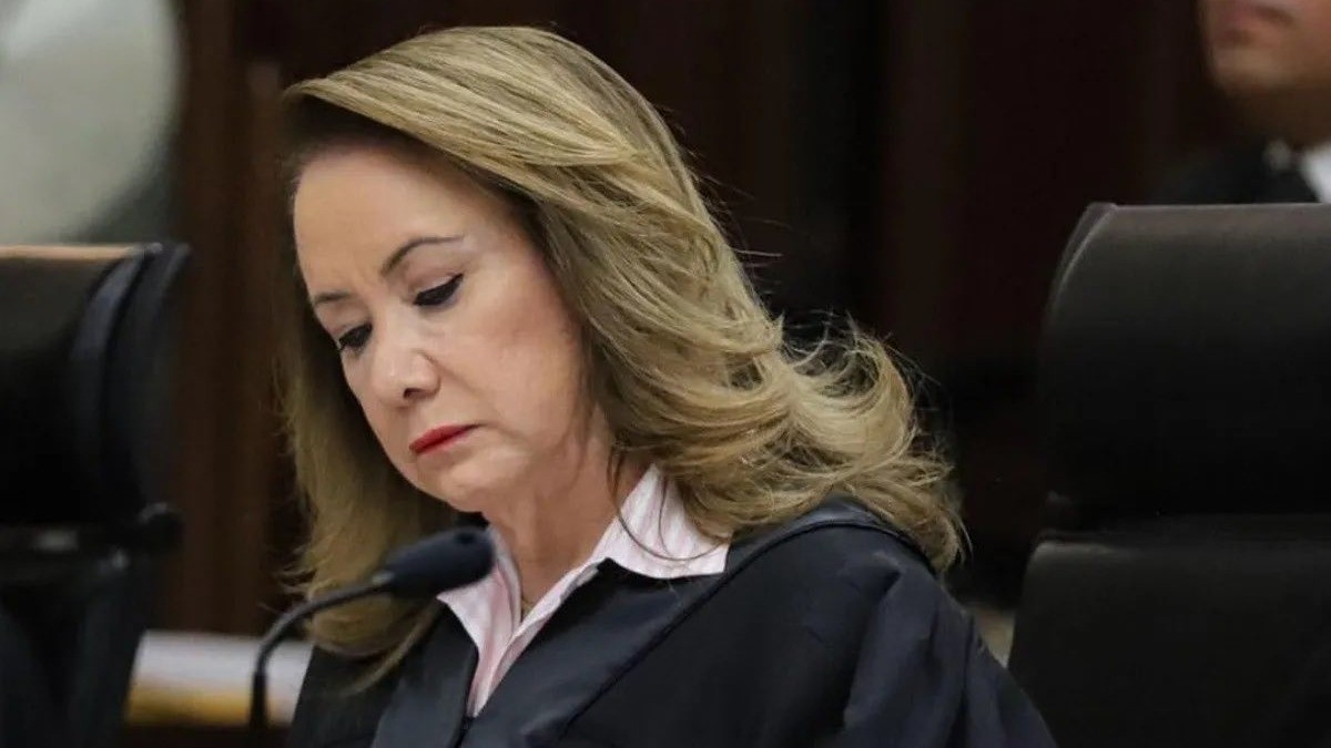 Denuncian a ministra Yasmín Esquivel y piden su renuncia