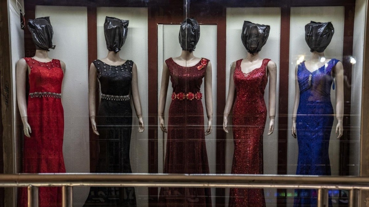 Prohíben en Afganistán mostrar ¡los rostros de maniquíes!