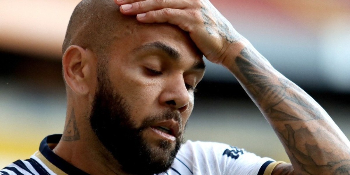Dani Alves, fuera de Pumas