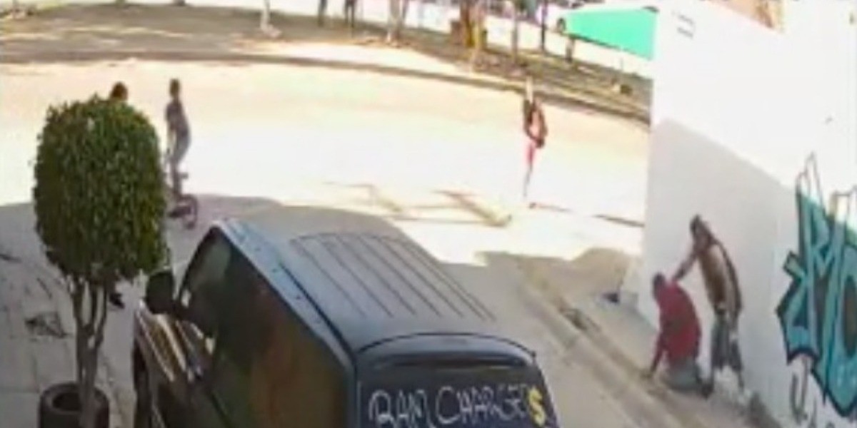 Asaltan dos hombres tortillería, ciudadano detiene a uno y el otro huye con el dinero