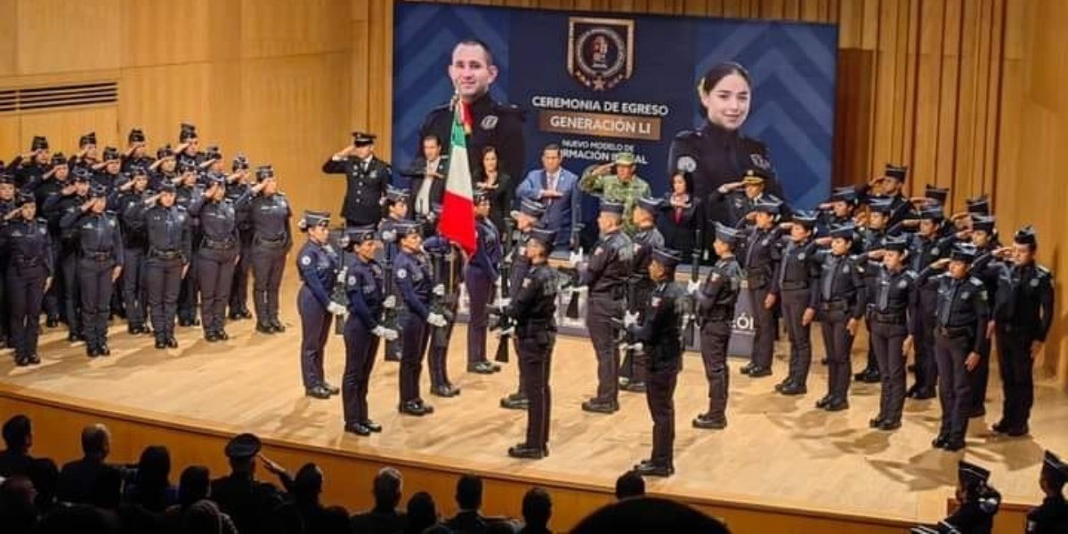 Llaman a cadetes graduados a no dejarse corromper por la delincuencia y respetar a los ciudadanos