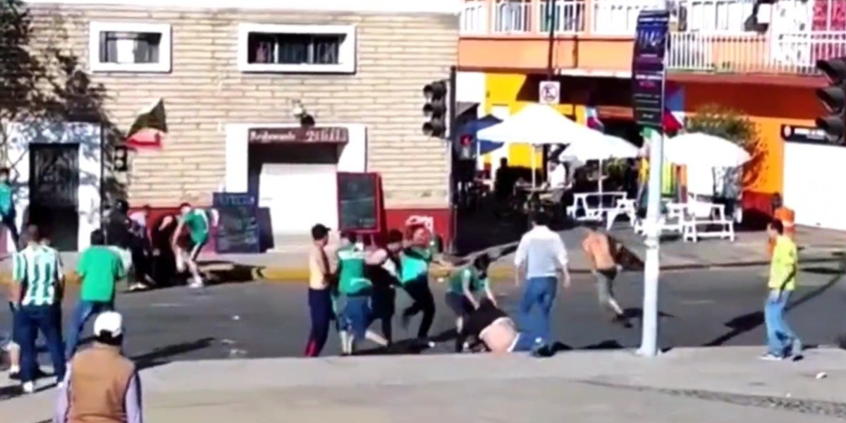 Golpean leoneses salvajemente a aficionado del Toluca al terminar partido