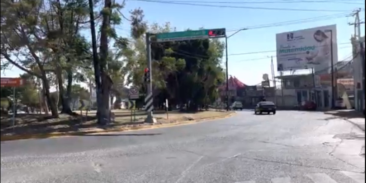 Molesta a conductores la instalación de semáforos en Insurgentes y Sanabria