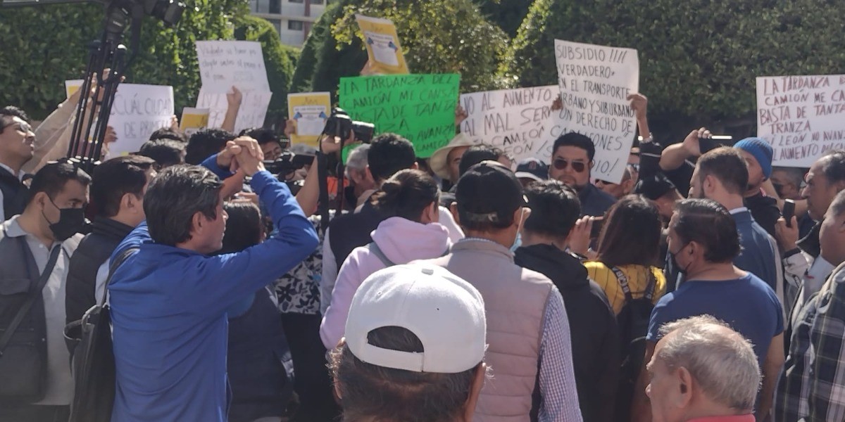 Protestan por aumento al pasaje en León