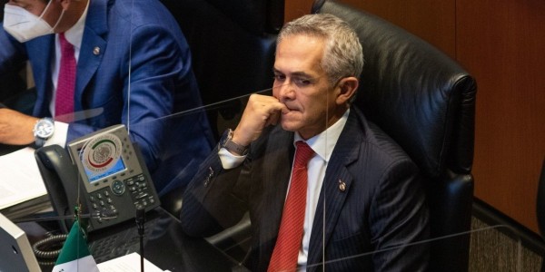 Proponen reducir jornada laboral de trabajadores… del gobierno