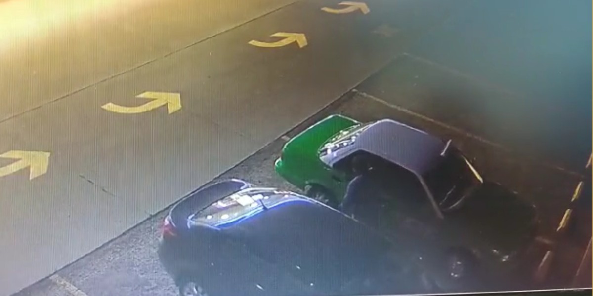 Captan a taxista de León robando pertenencias de una usuaria de la gasolinera Mobil