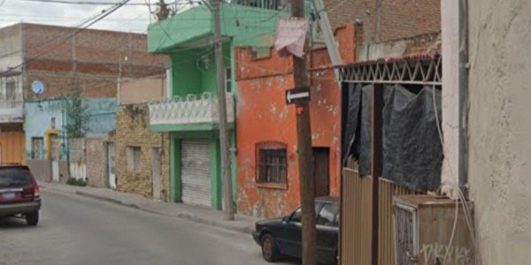 Hombre le da asilo a pareja ¡y lo matan a martillazos!
