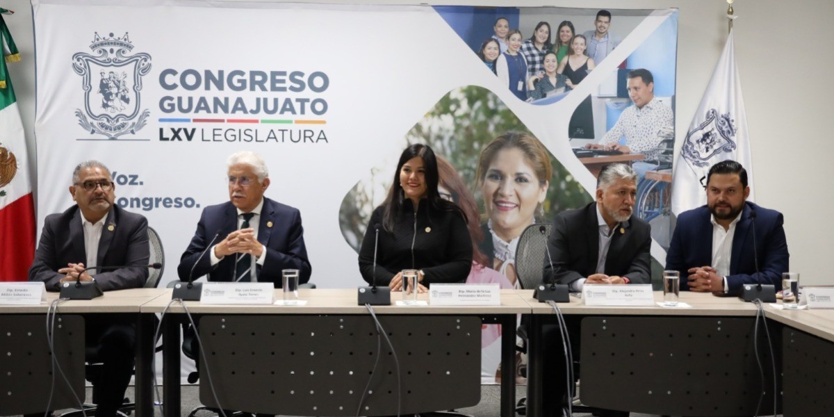 Disponen secretario de Congreso y coordinador administrativo de partida de apoyo social como diputados