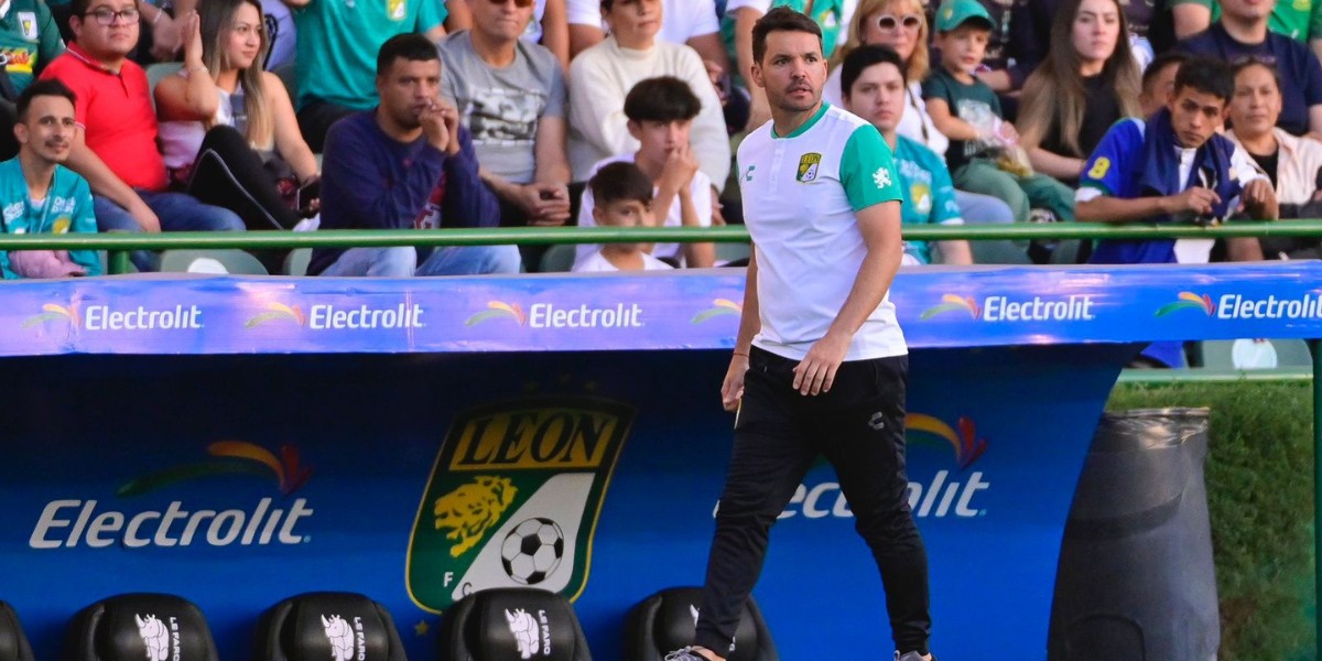 León viajó a Querétaro para enfrentar a Gallos