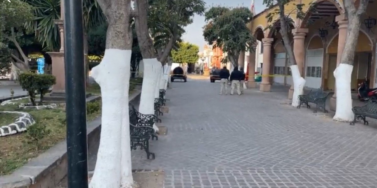 Asesinan a tránsito en ataque a la Presidencia de Tarimoro