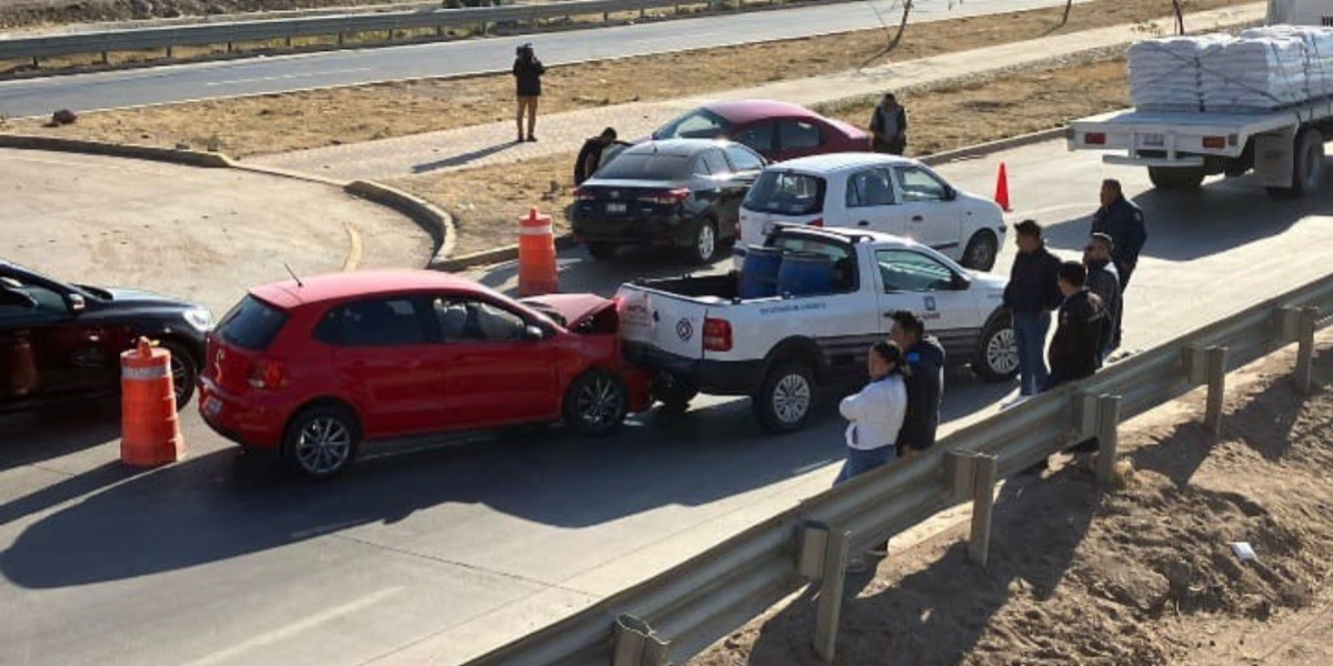 ¡Carambola de cuatro autos en Eje Metropolitano!