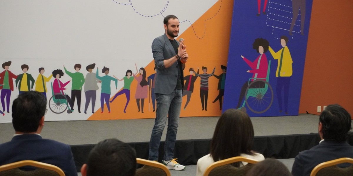 Sale Misraím Macías del Instituto Municipal de la Juventud en León