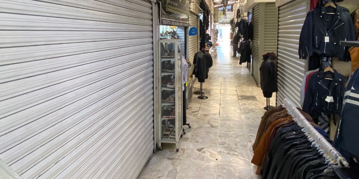 Multan a nueve comerciantes en primer día de limpia en la Zona Piel