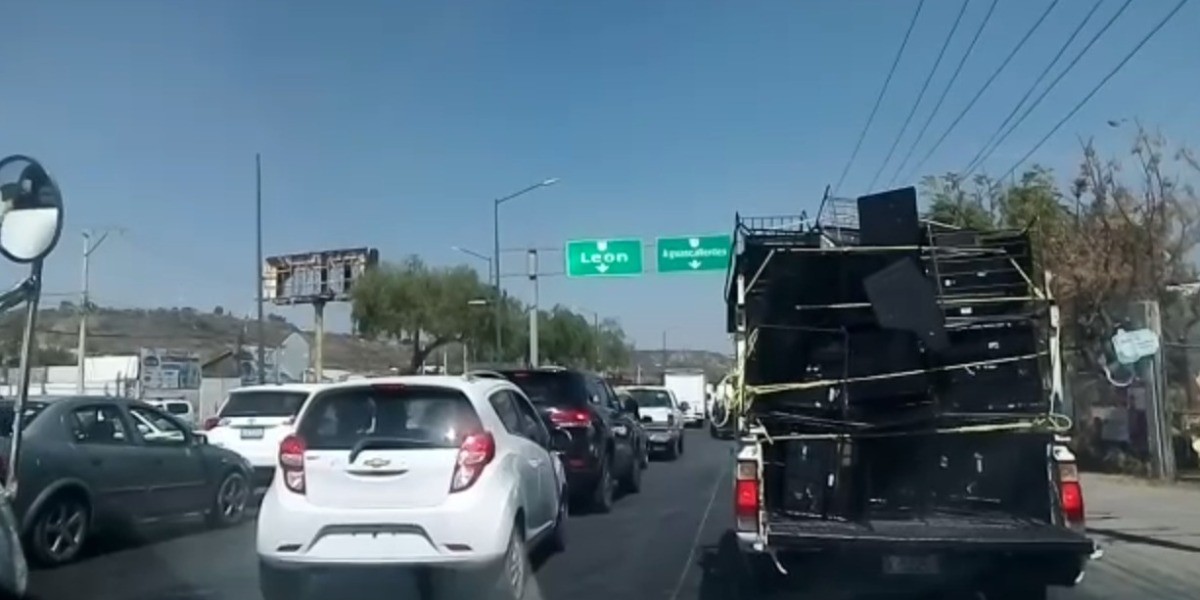 Cierran Ecobulevar para protestar por retén