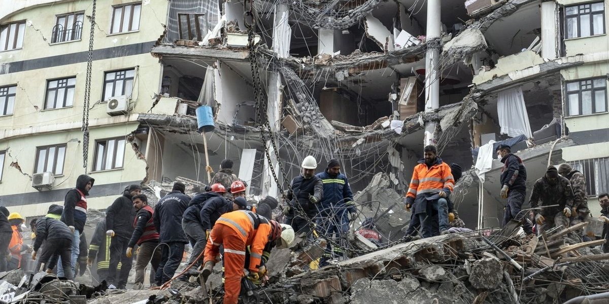 Tiembla otra vez en Turquía y Siria, registran 6.4 grados Richter 