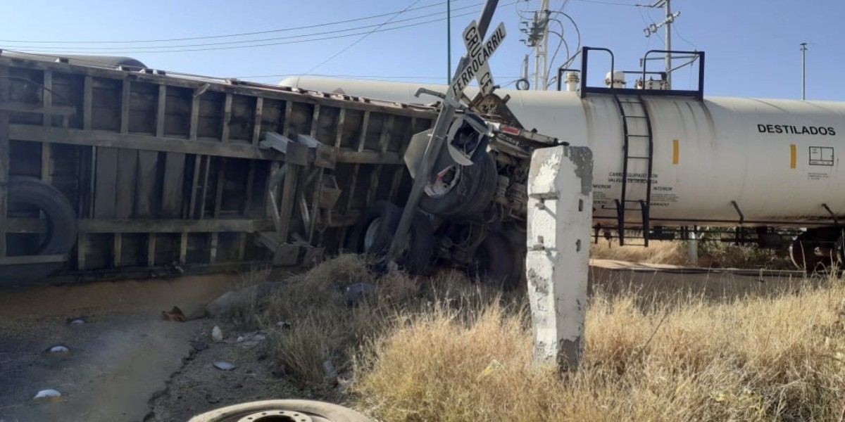 Tren embiste a tráiler en Celaya