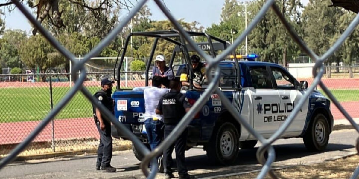 Detienen a cinco hombres con arma y droga en el interior de la Deportiva del Estado