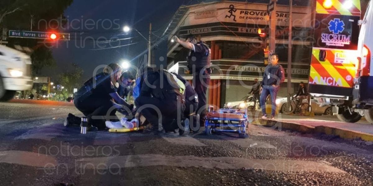 Fuerte choque entre moto y auto deja dos heridos en Paseo de Jerez y Torres Landa