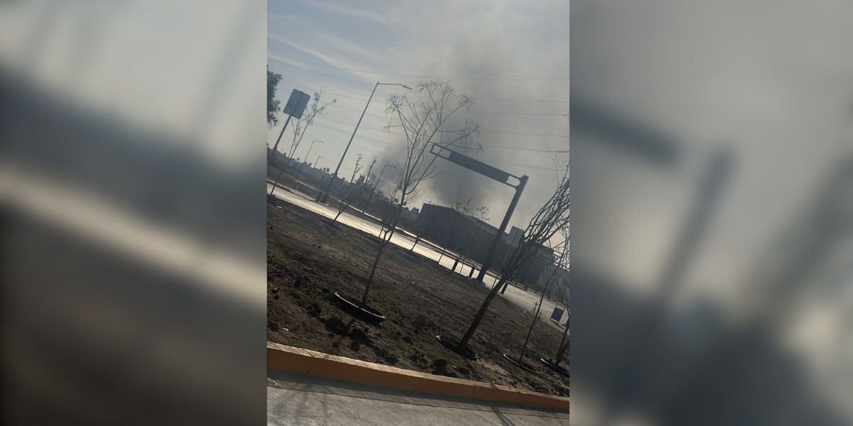 Incendio de fábrica de plásticos provoca intensa movilización en Timoteo Lozano