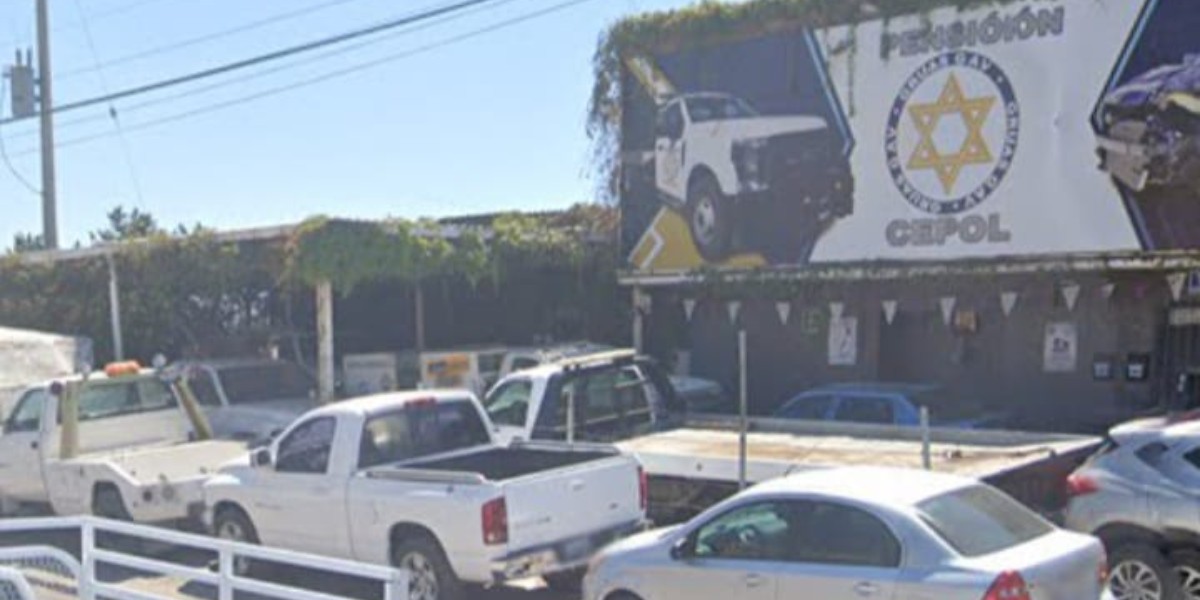 Cadáver de hombre es hallado en la cajuela de un auto de la pensión de Cepol Poniente