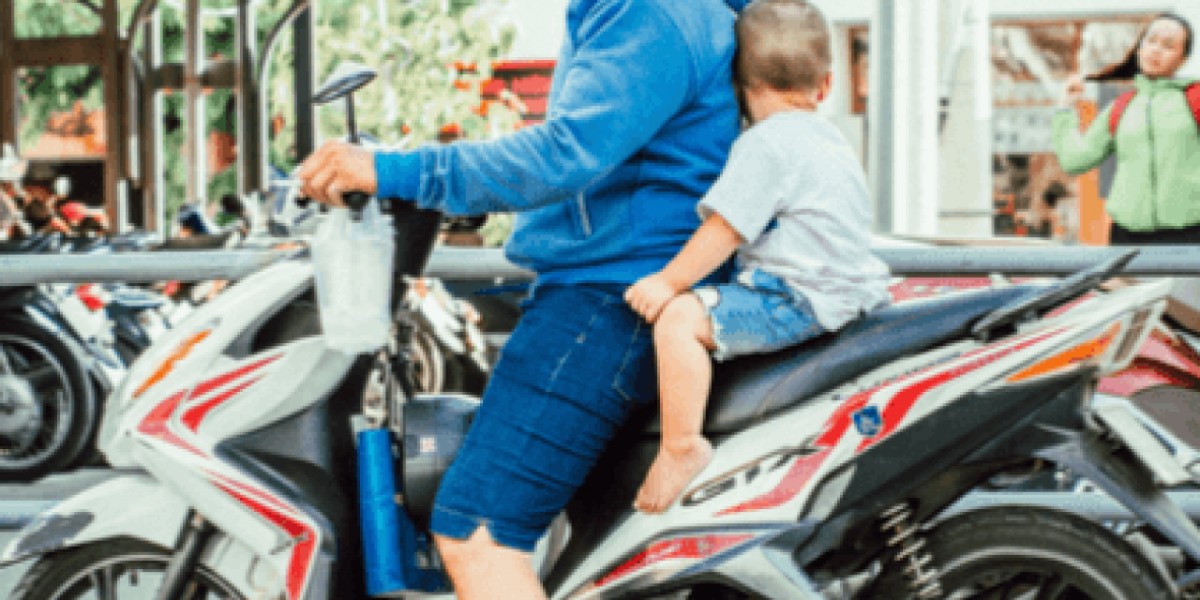 León: Estas son las nuevas condiciones del reglamento vial para que un niño viaje en moto