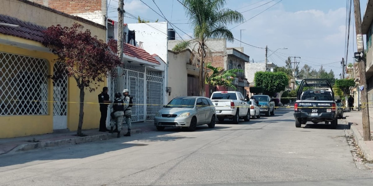 Hombre muere a balazos en el interior de un taller mecánico de León