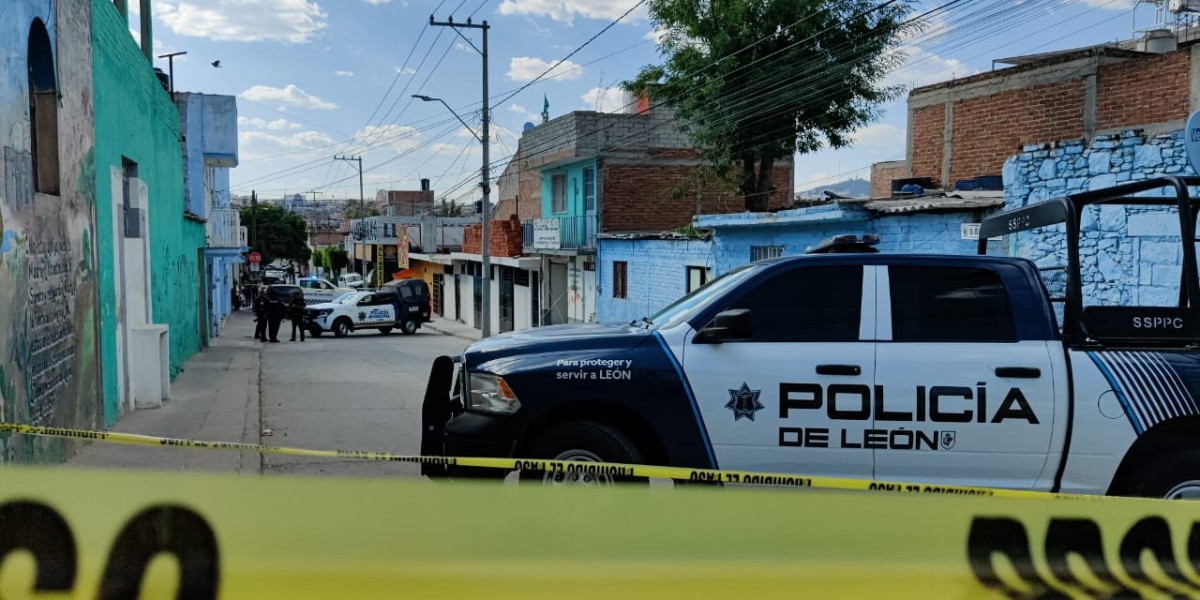 Mueren mujer y hombre en ataque armado en la Obrera