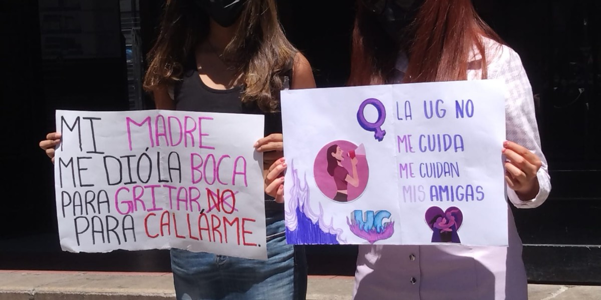 Alumnas de la ‘Prepa Oficial’ en León se manifiestan por casos de acoso sexual