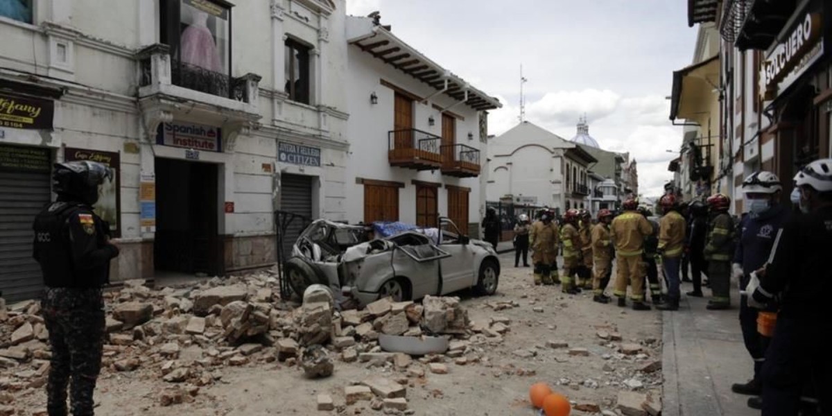 Sacude sismo a Ecuador y deja al menos 13 personas sin vida