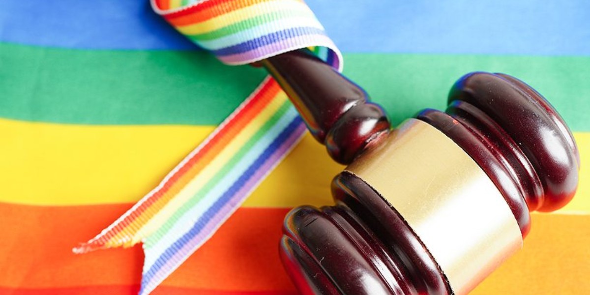 Aprueba Uganda ley que castiga las relaciones homosexuales