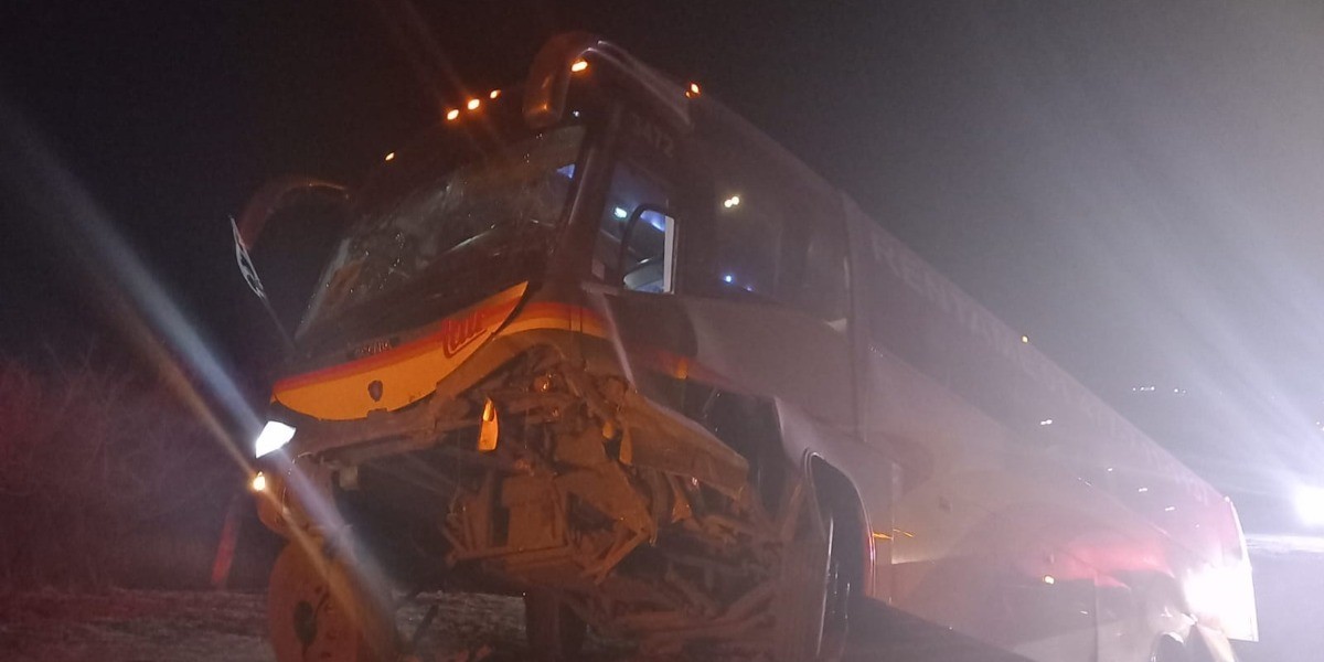 Se accidenta camión con estudiantes en la Salamanca-Irapuato